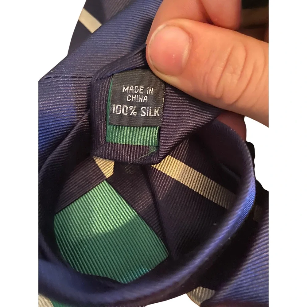 Tommy Hilfiger Mens Navy Blue White Striped 100% Silk Necktie Classic Preppy Tie